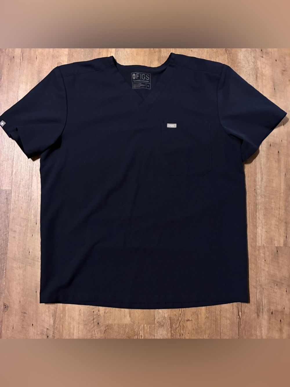 FIGS Leon Men's Navy V-Neck Scrub Top